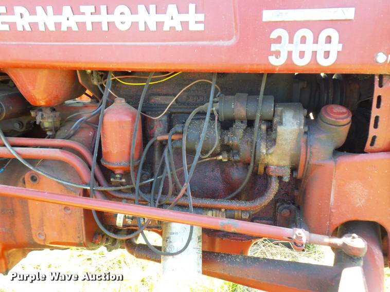 image for item BS9435 International Utility 300 tractor