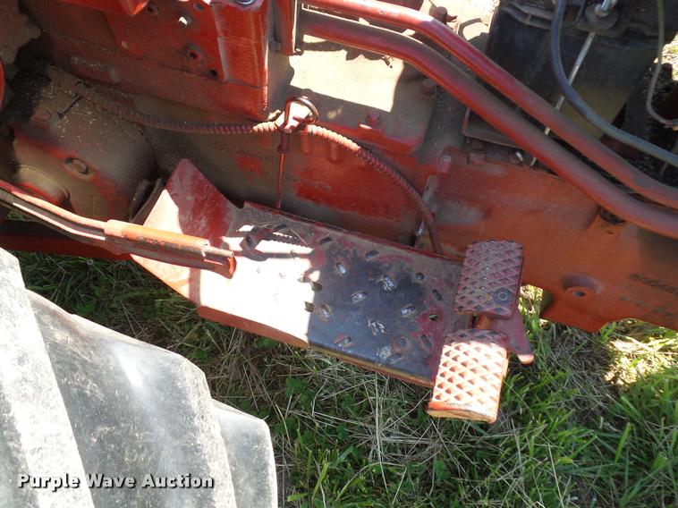 image for item BS9435 International Utility 300 tractor