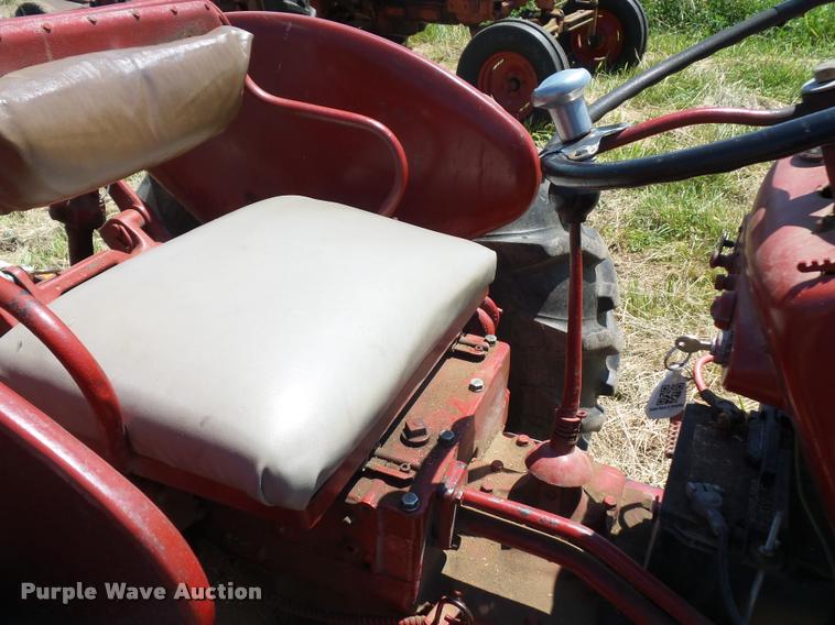 image for item BS9435 International Utility 300 tractor