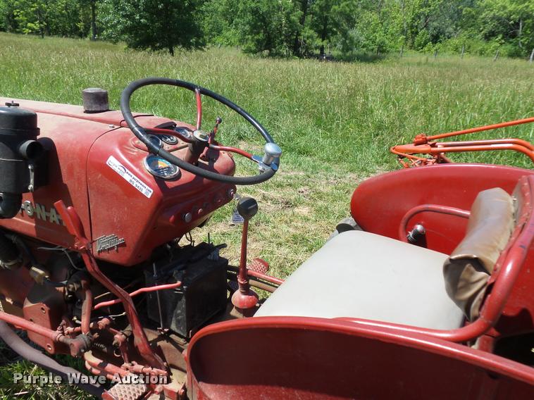 image for item BS9435 International Utility 300 tractor