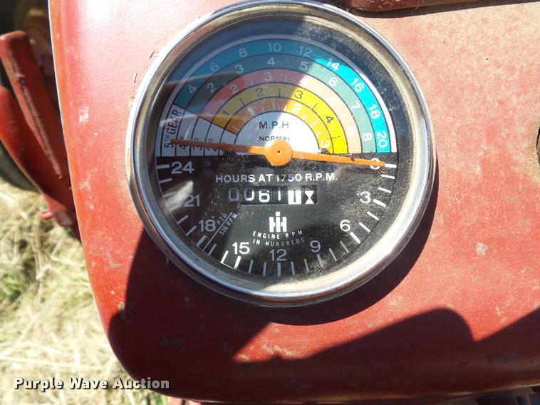 image for item BS9435 International Utility 300 tractor