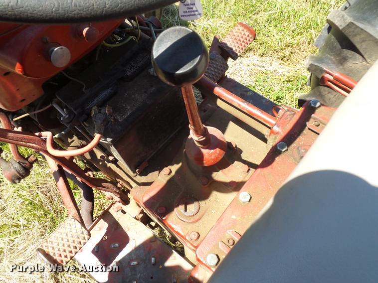 image for item BS9435 International Utility 300 tractor