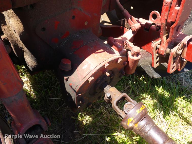 image for item BS9435 International Utility 300 tractor