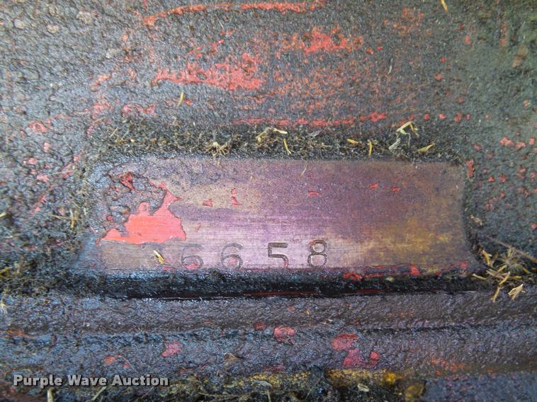 image for item BS9435 International Utility 300 tractor