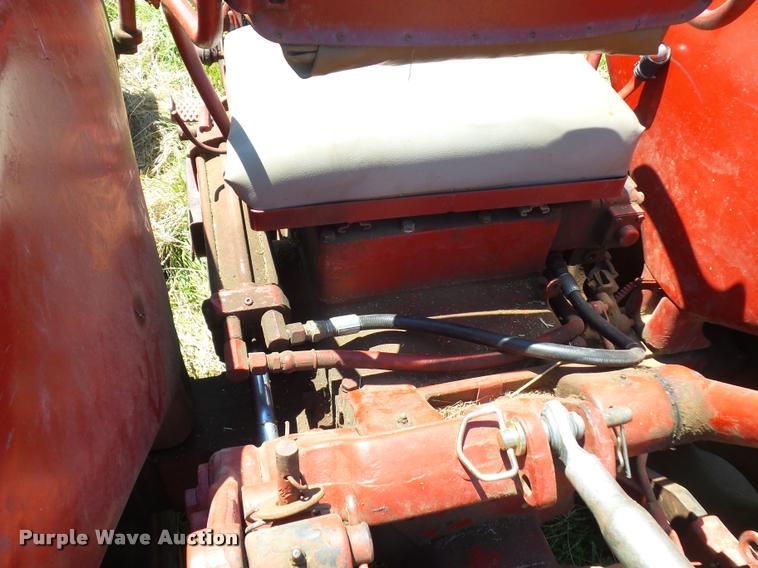 image for item BS9435 International Utility 300 tractor