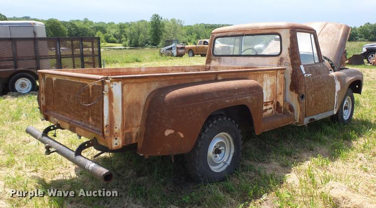 image for item BS9446 1964 International pickup truck