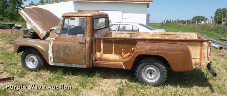 image for item BS9446 1964 International pickup truck