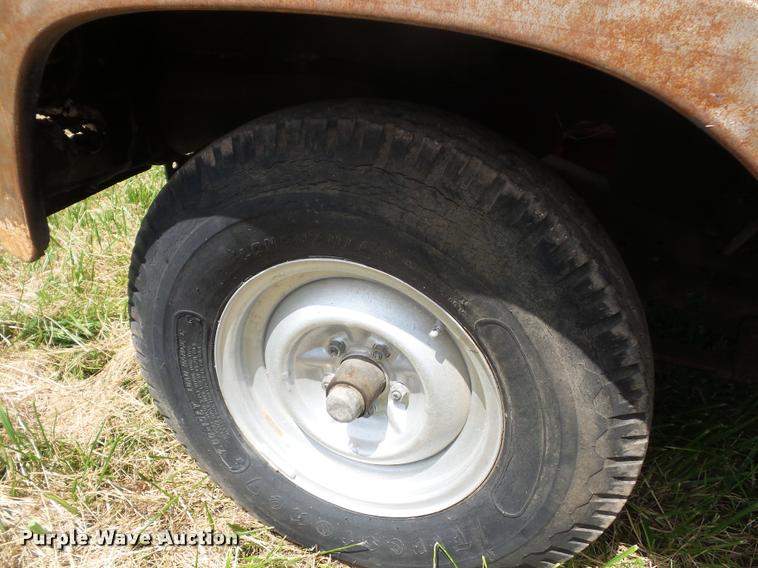 image for item BS9446 1964 International pickup truck