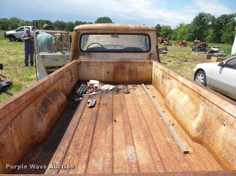 image for item BS9446 1964 International pickup truck