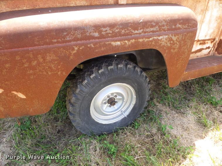 image for item BS9446 1964 International pickup truck