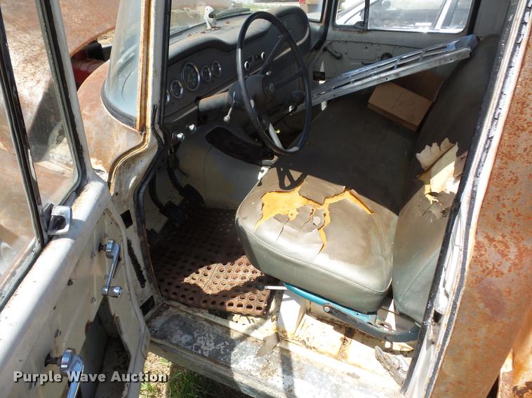 image for item BS9446 1964 International pickup truck