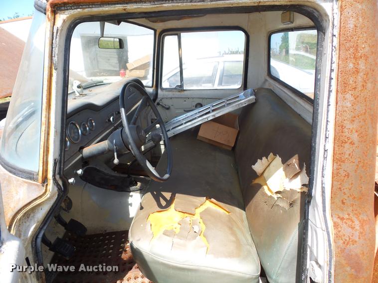 image for item BS9446 1964 International pickup truck