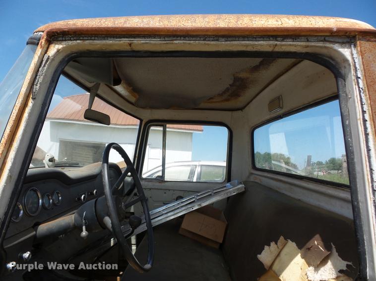 image for item BS9446 1964 International pickup truck