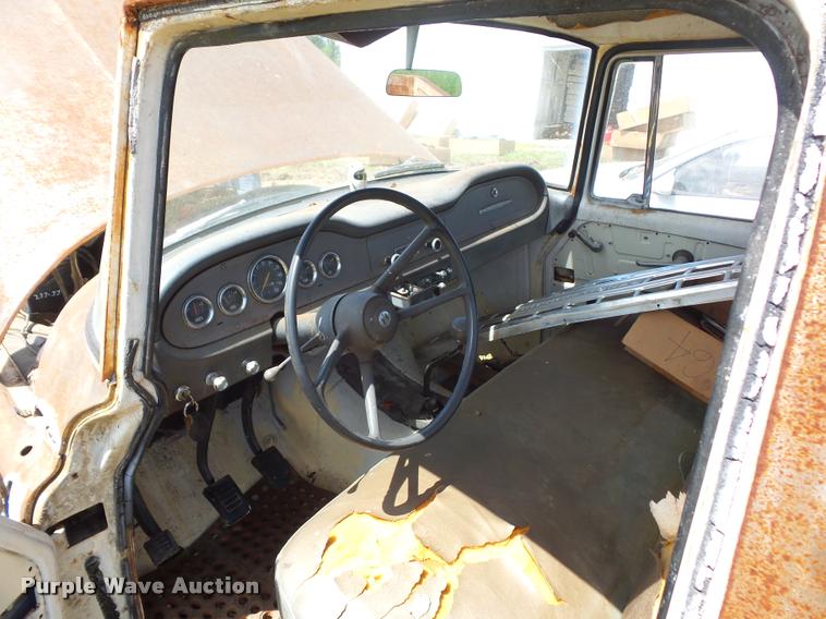 image for item BS9446 1964 International pickup truck