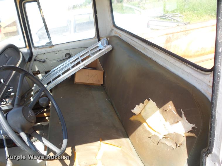 image for item BS9446 1964 International pickup truck