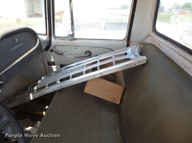 image for item BS9446 1964 International pickup truck