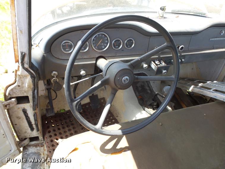 image for item BS9446 1964 International pickup truck