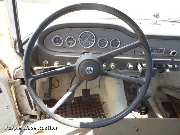 image for item BS9446 1964 International pickup truck