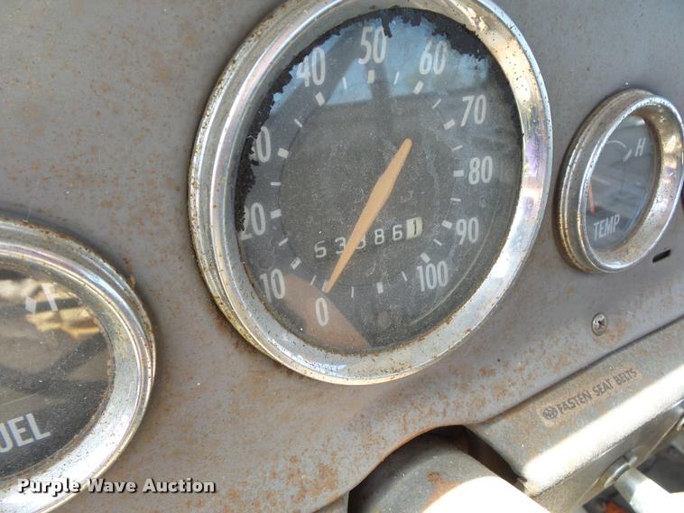 image for item BS9446 1964 International pickup truck