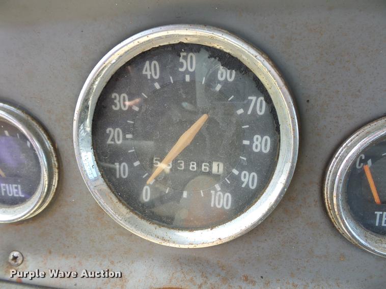 image for item BS9446 1964 International pickup truck