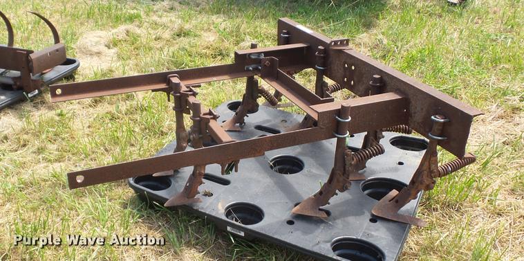 image for item BS9449 Allis Chalmers B implements