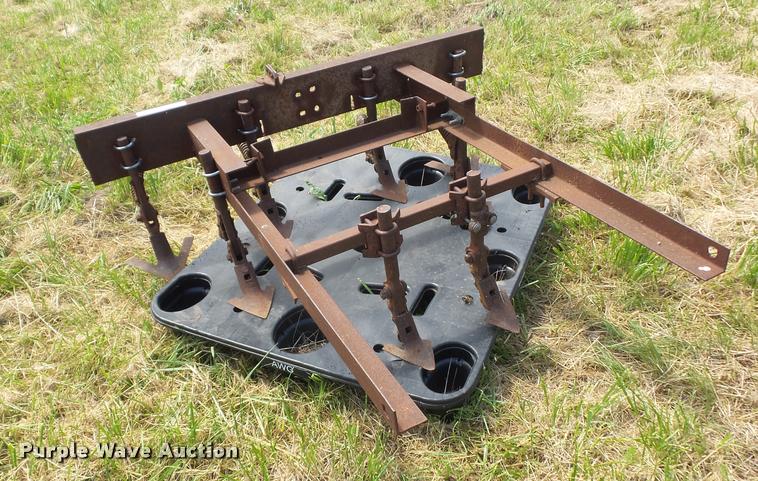 image for item BS9449 Allis Chalmers B implements