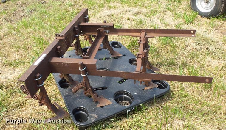 image for item BS9449 Allis Chalmers B implements