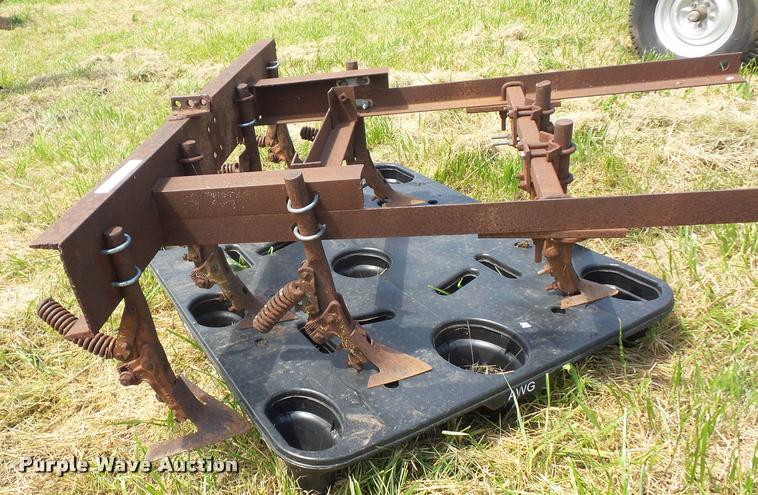 image for item BS9449 Allis Chalmers B implements