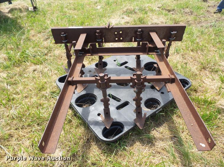 image for item BS9449 Allis Chalmers B implements