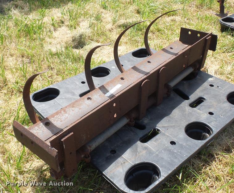 image for item BS9449 Allis Chalmers B implements