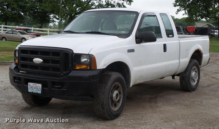 image for item BS9483 2005 Ford F250 Super Duty SuperCab pickup truck