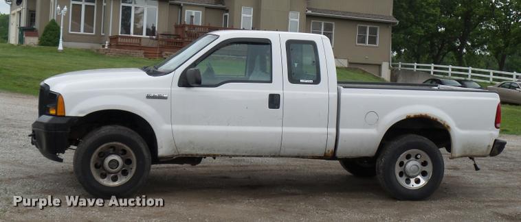 image for item BS9483 2005 Ford F250 Super Duty SuperCab pickup truck