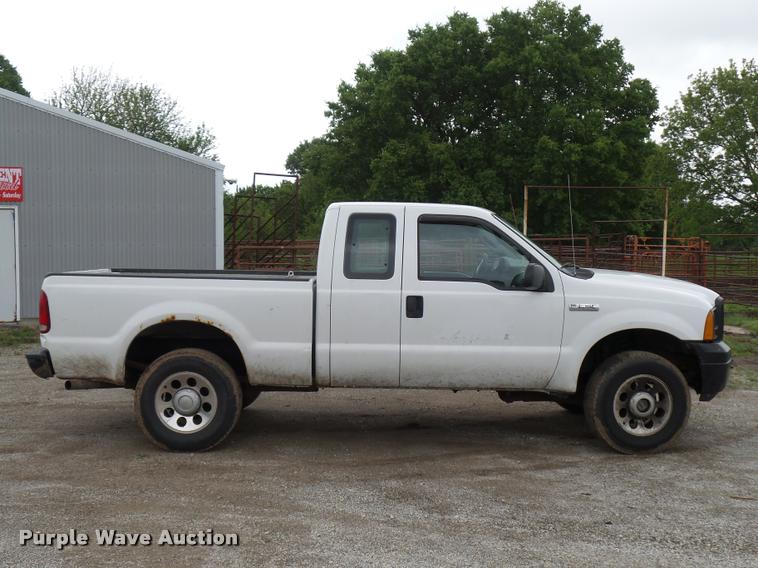 image for item BS9483 2005 Ford F250 Super Duty SuperCab pickup truck