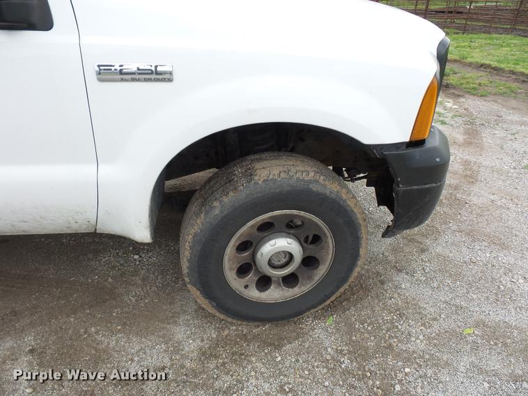 image for item BS9483 2005 Ford F250 Super Duty SuperCab pickup truck