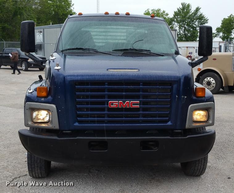 image for item BS9487 2003 GMC C6500 flatbed truck