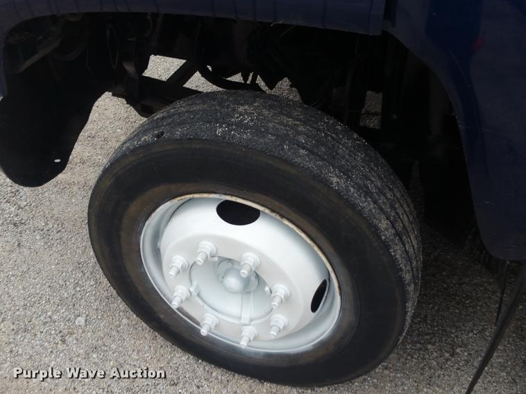 image for item BS9487 2003 GMC C6500 flatbed truck