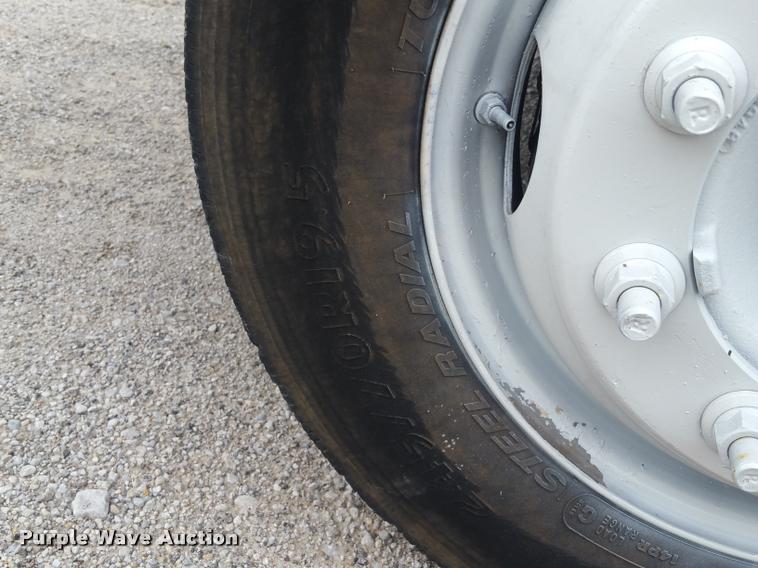 image for item BS9487 2003 GMC C6500 flatbed truck