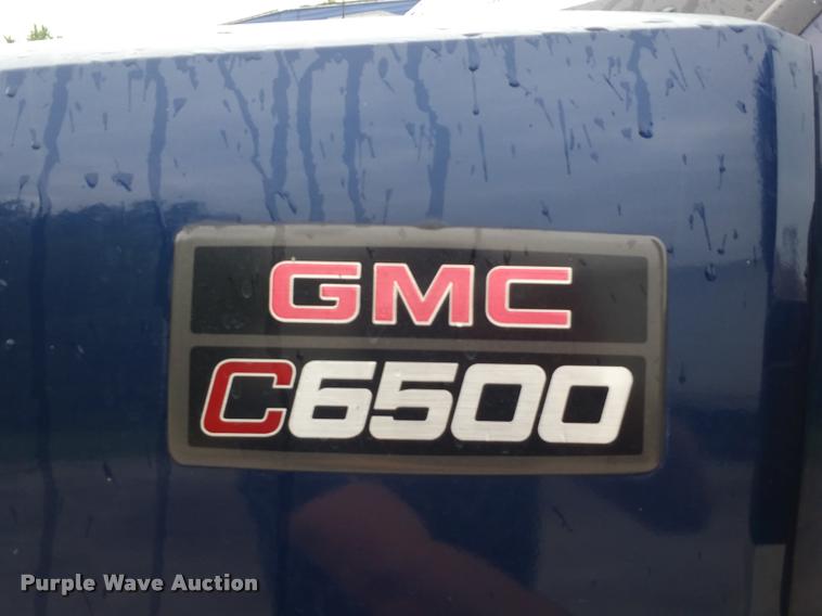 image for item BS9487 2003 GMC C6500 flatbed truck