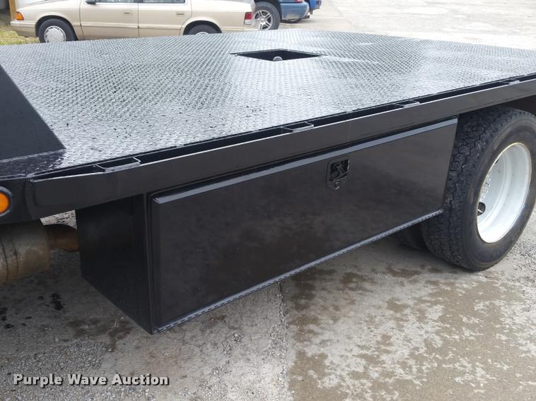 image for item BS9487 2003 GMC C6500 flatbed truck