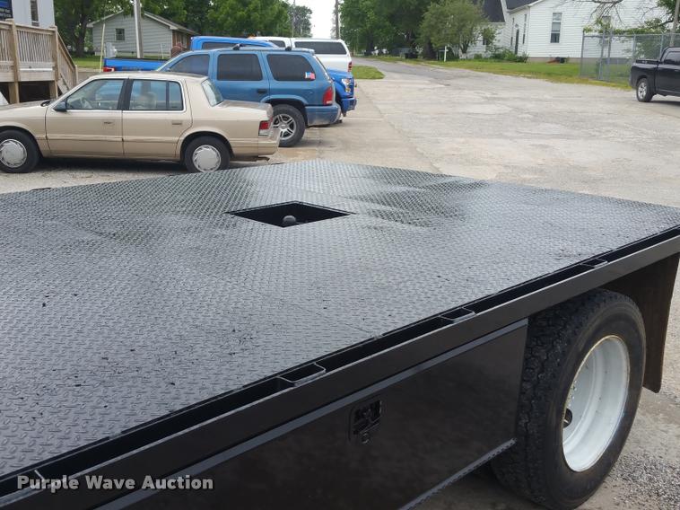 image for item BS9487 2003 GMC C6500 flatbed truck