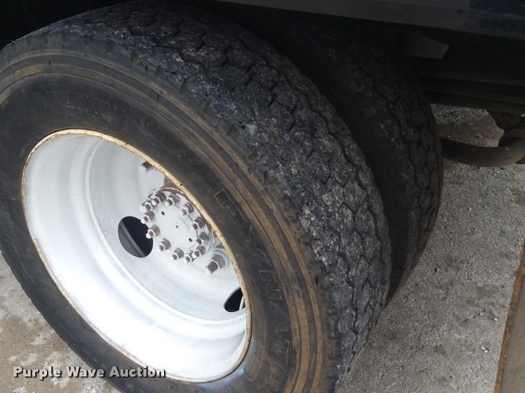 image for item BS9487 2003 GMC C6500 flatbed truck