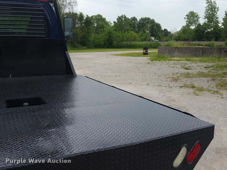 image for item BS9487 2003 GMC C6500 flatbed truck