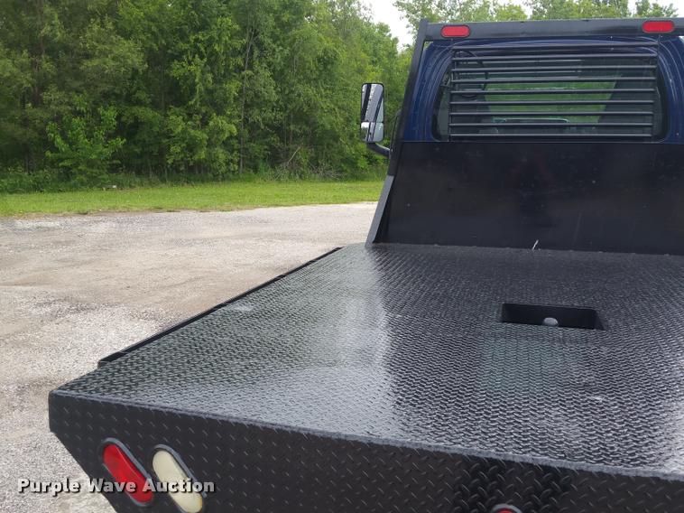 image for item BS9487 2003 GMC C6500 flatbed truck