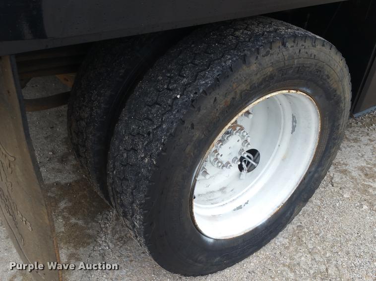 image for item BS9487 2003 GMC C6500 flatbed truck