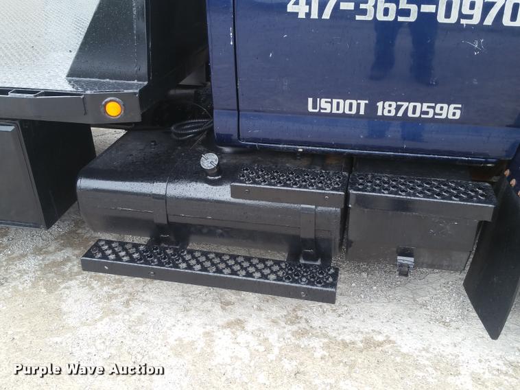 image for item BS9487 2003 GMC C6500 flatbed truck