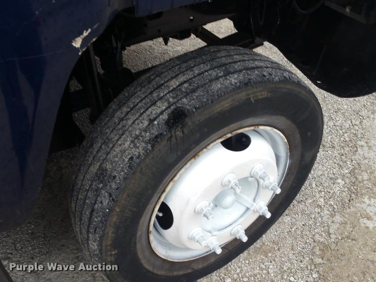 image for item BS9487 2003 GMC C6500 flatbed truck