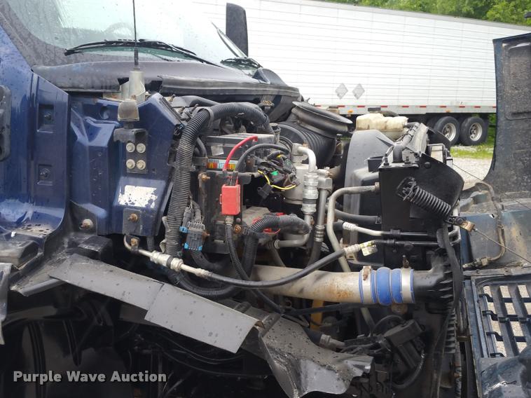 image for item BS9487 2003 GMC C6500 flatbed truck