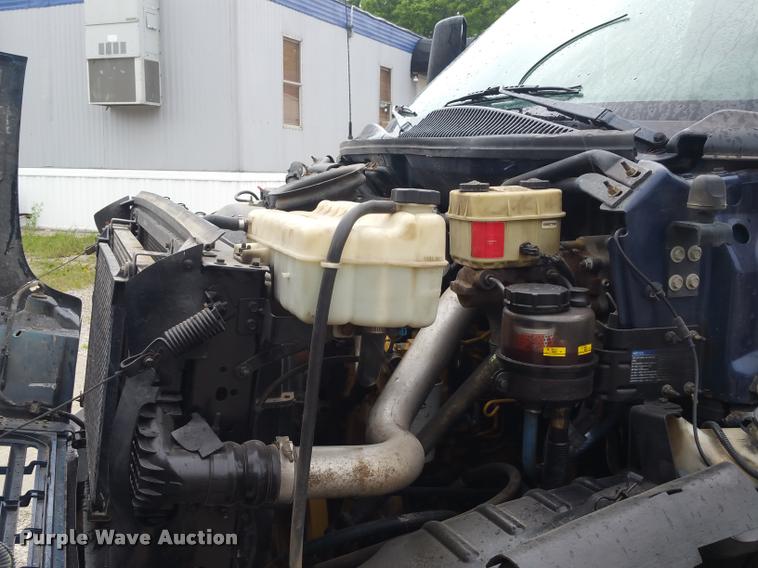 image for item BS9487 2003 GMC C6500 flatbed truck