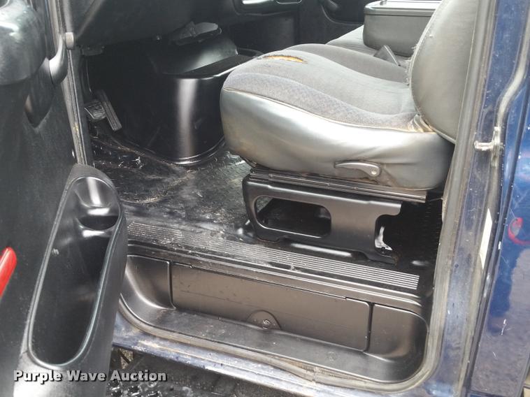 image for item BS9487 2003 GMC C6500 flatbed truck