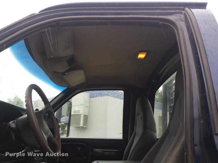 image for item BS9487 2003 GMC C6500 flatbed truck